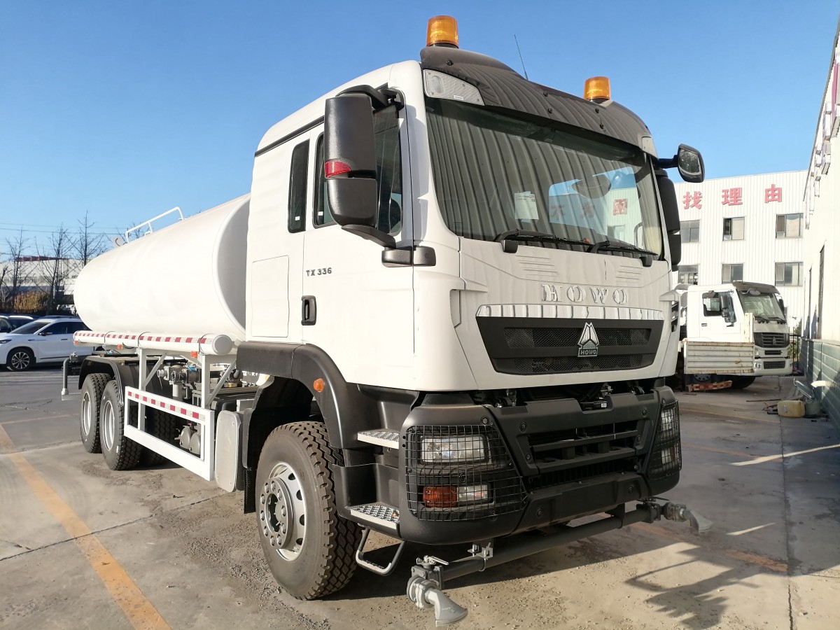 Camión cisterna de agua HOWO TX 6×4
