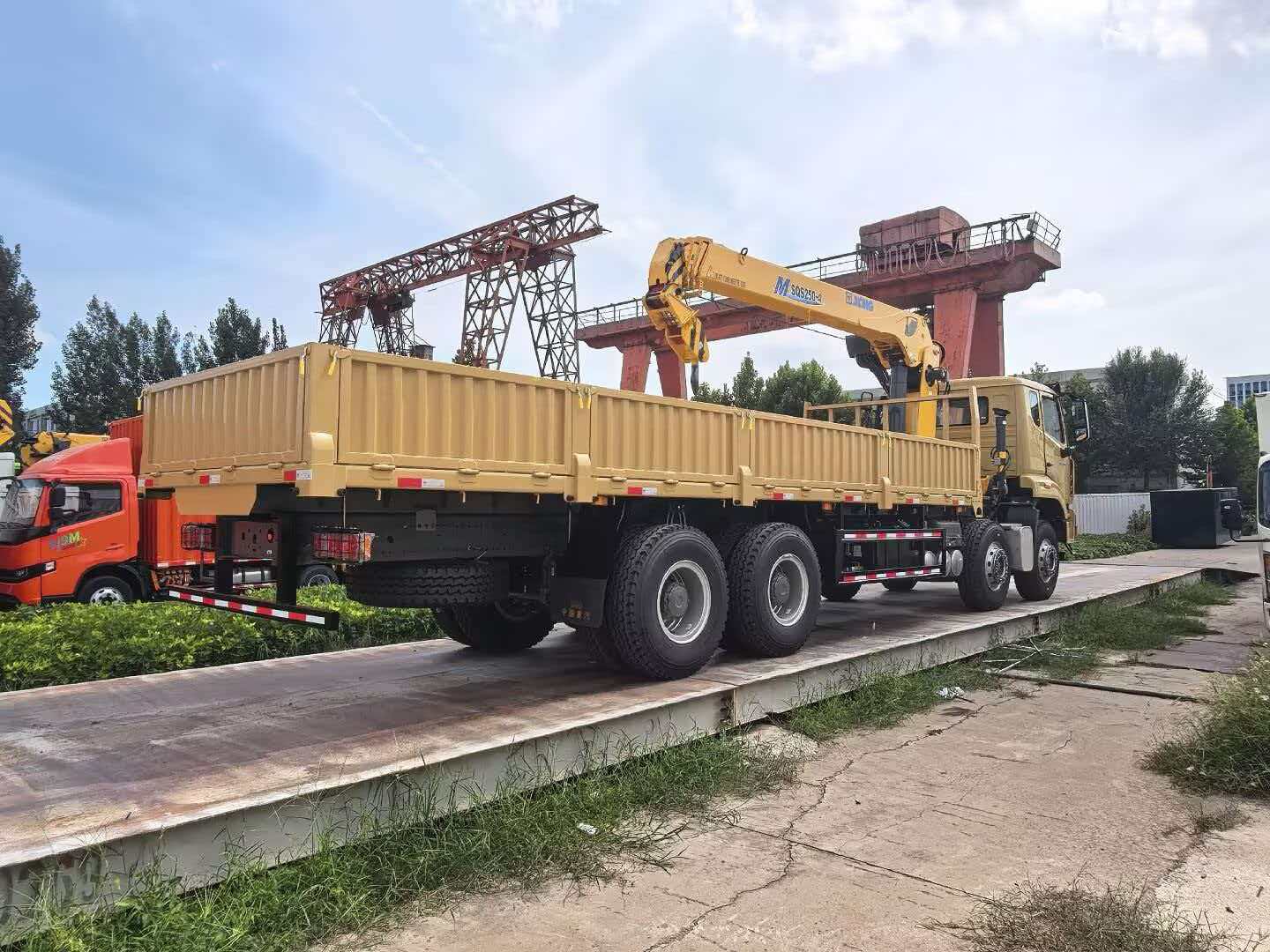 Camión grúa HOWO NX 8×4
