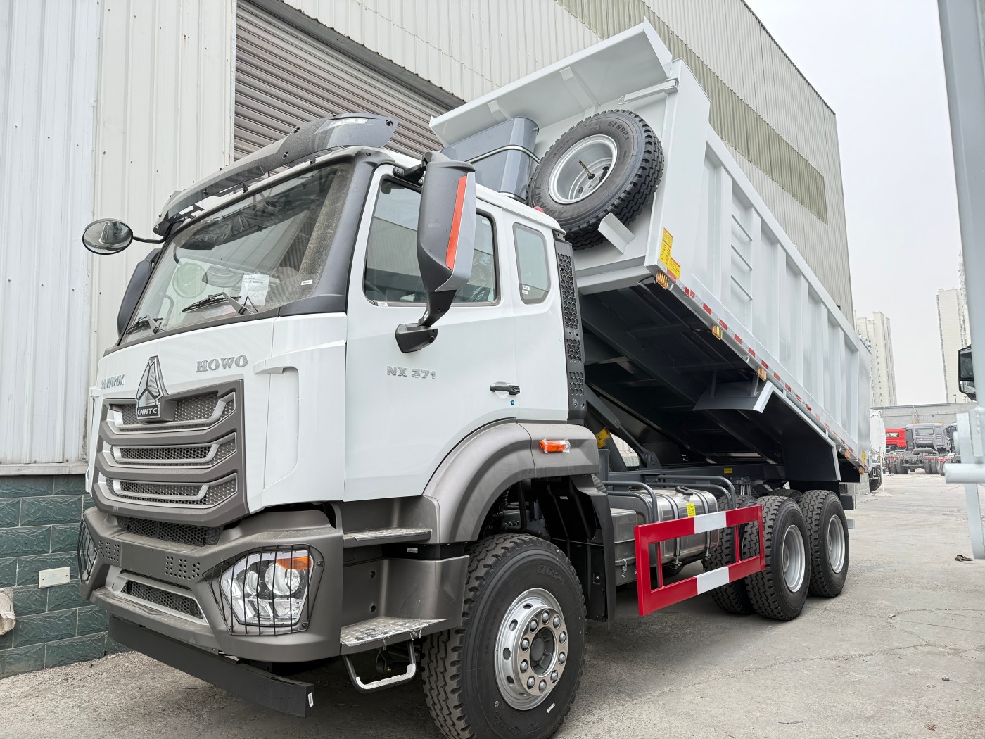 camión volquete HOWO NX 6×4