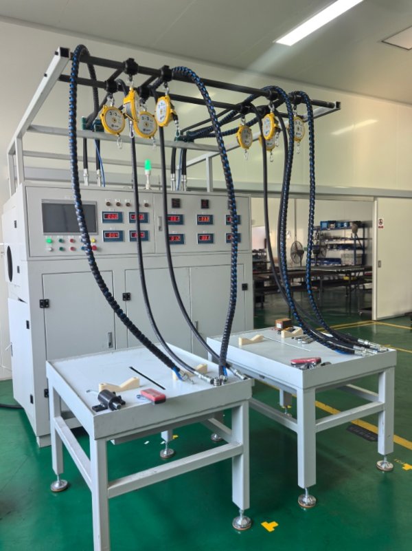 Servo dual-station test bench