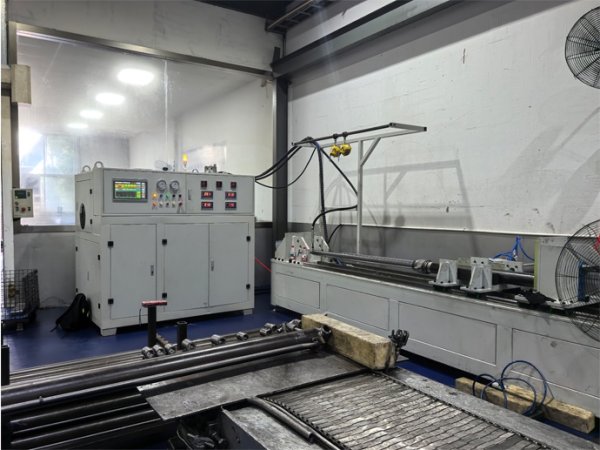 Single-acting cylinder test bench