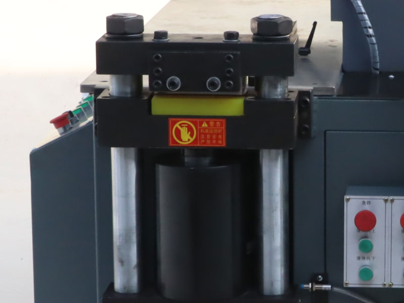 Cómo las máquinas CNC servo para barras colectoras reducen los desperdicios en la producción de barras colectoras de alta variedad