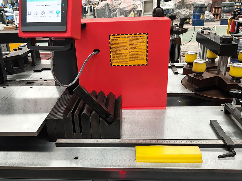 Selección de una máquina CNC para doblar barras colectoras: adapte la capacidad al tamaño de la barra