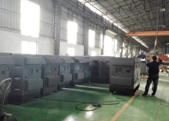 八台200KW帕金斯静音箱发电机组出口安哥拉