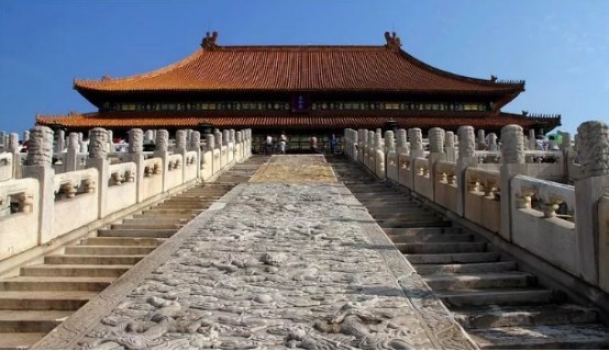 8cd1dc6a555211c3fcd1c12d2ef478a1 北京多处名胜景点都应用了灵芝祥云图案