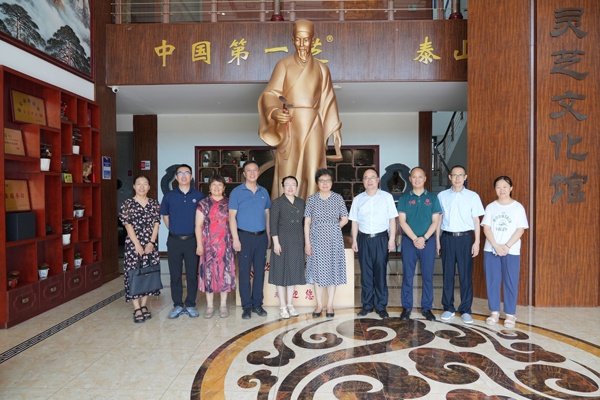 国家食用菌产业技术体系首席科学家谭琦、岗位科学家宫志远等考察芝人堂灵芝产业园