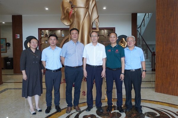 中国菌物学会理事长郭良栋莅临芝人堂考察调研