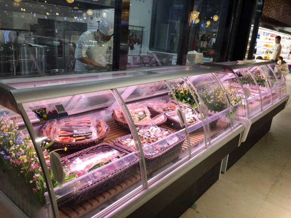 Vitrina refrigerada para carne con cristal curvo