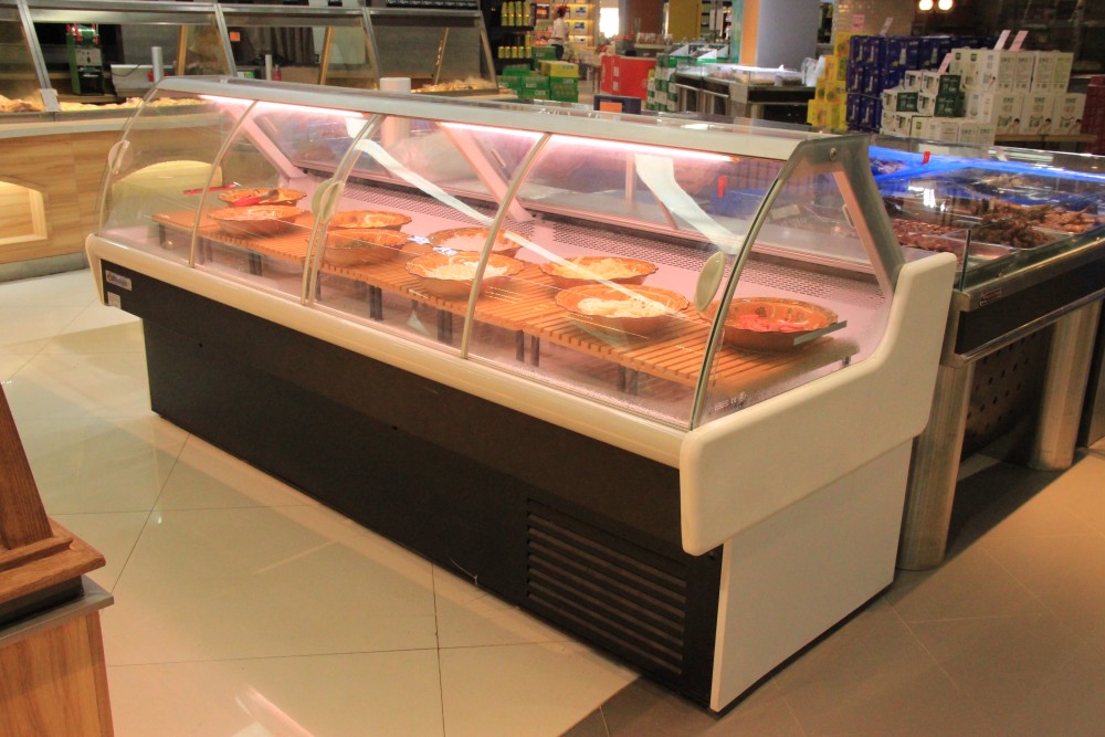 Vitrina refrigerada para carne con cristal curvo