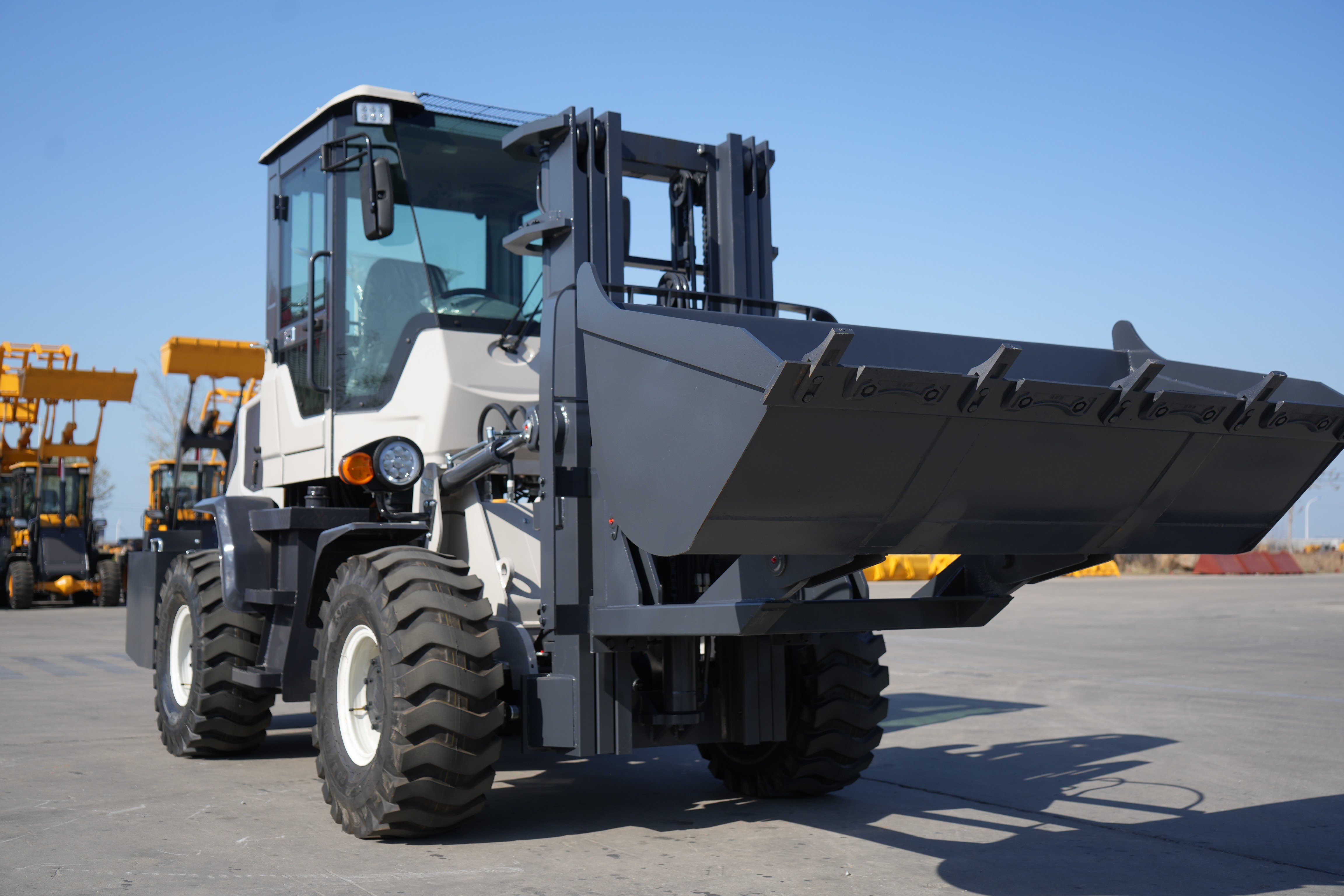 Carretilla elevadora todoterreno SDSG T30B