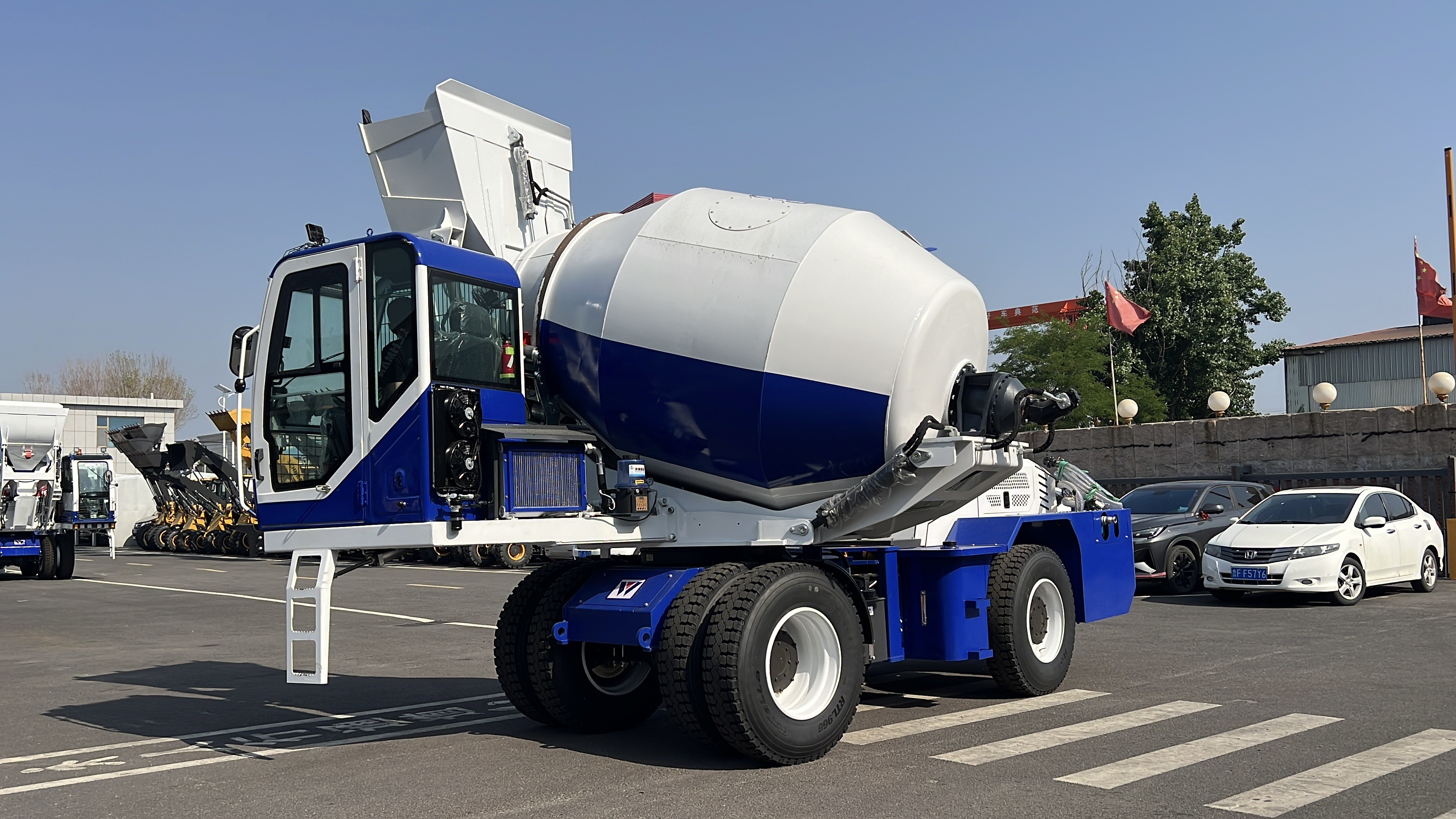 Самозагружающийся автобетоносмеситель SDSG SG3.5C