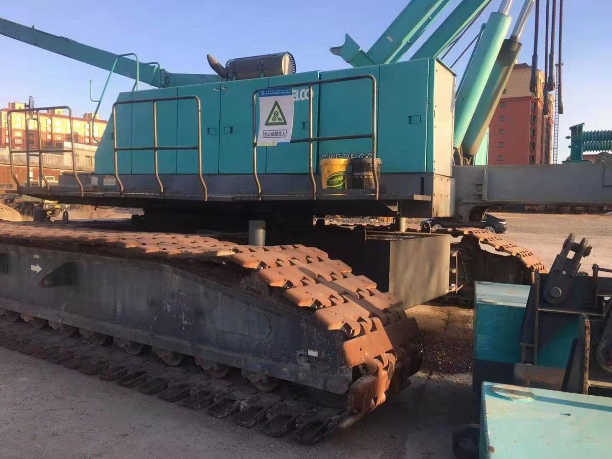 Used 250ton crawler crane Kobelco 250T (1).jpg