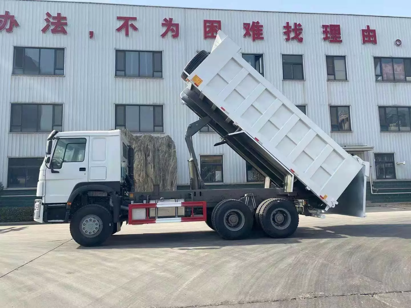 HOWO 7  6×4 dump truck (18~24m³)