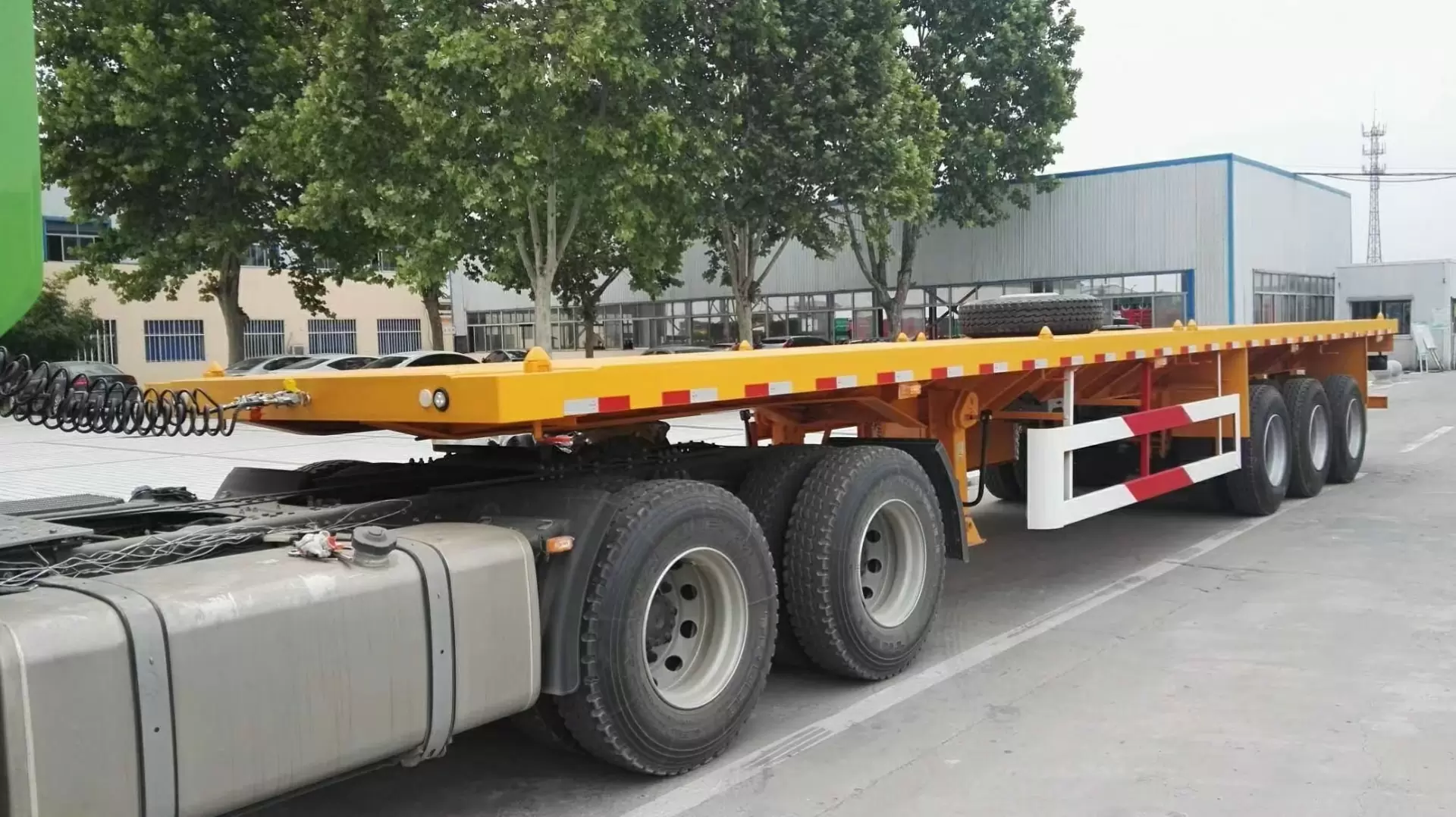 Flatbed semi trailer