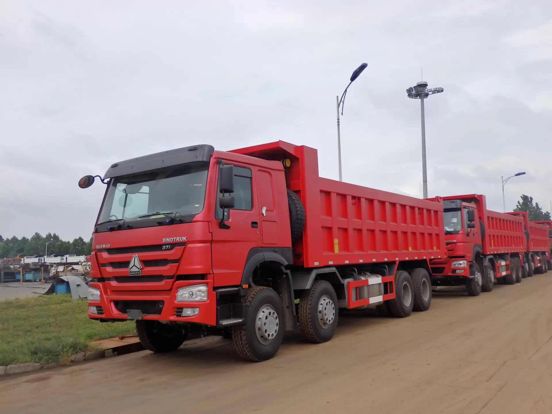 HOWO  8×4 dump truck (21~30m³)