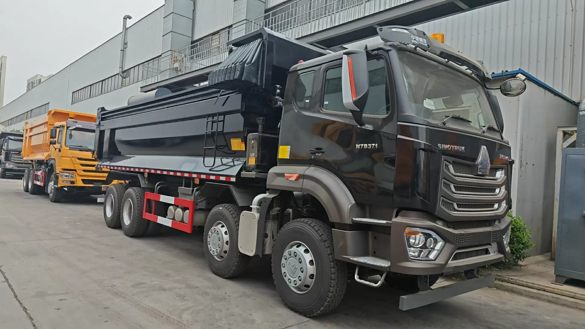 HOWO N 8×4 dump truck (21~30m³)