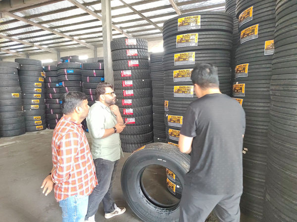 Customers & Exhibition (4)