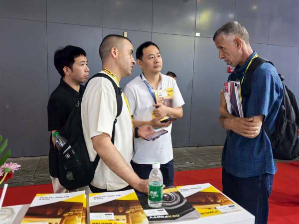 Customers & Exhibition (4)