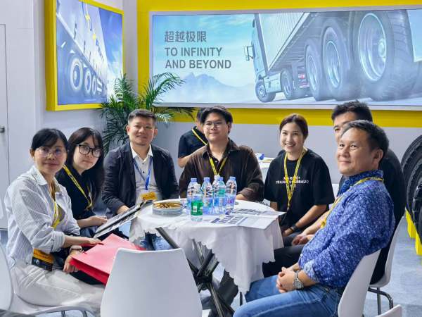 Customers & Exhibition (1)