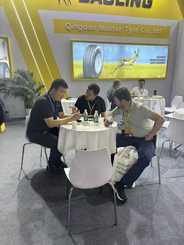Customers & Exhibition (3)