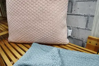 acrylic knitting cushion03.jpg