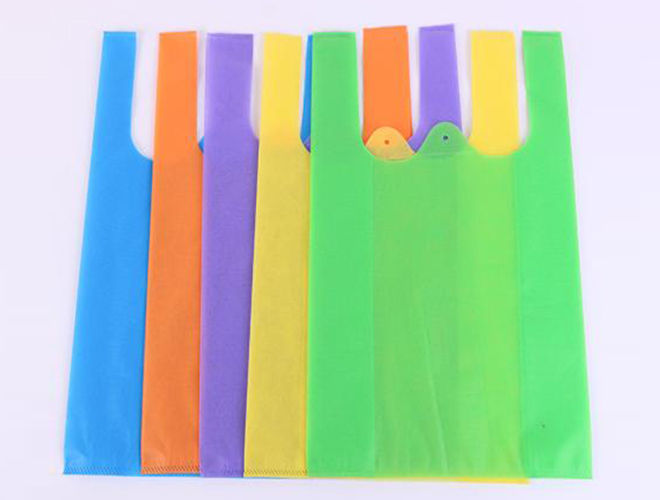 Water soluble nonwoven fabric T-shirt bag