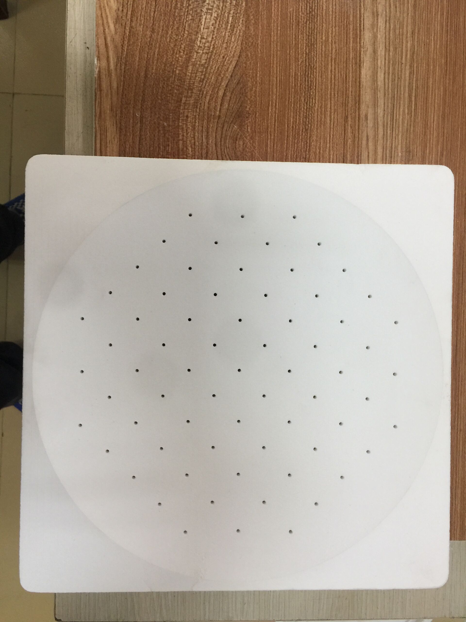 Molde de cerámica formando espejo