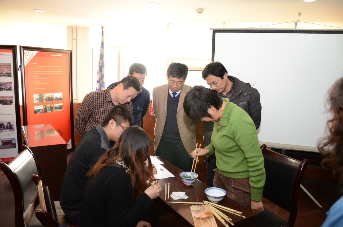 32夹玻璃球.jpg 32夹玻璃球.jpg