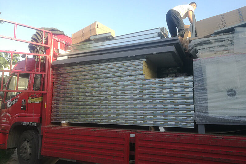 2021.4.13 江苏客户喷房固化炉厂区预加工拼装件装车准备发货。