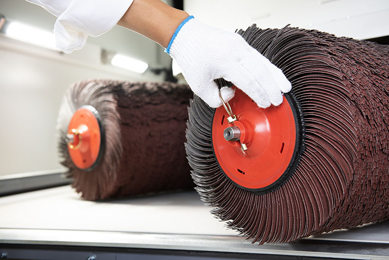 Motimac Шлифовальный станок по металлу: Эффективное оборудование для обработки, объединяющее точное снятие фасок и закругление кромок