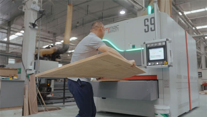 Какая шлифовальная машина лучше всего подходит для больших деревянных поверхностей?