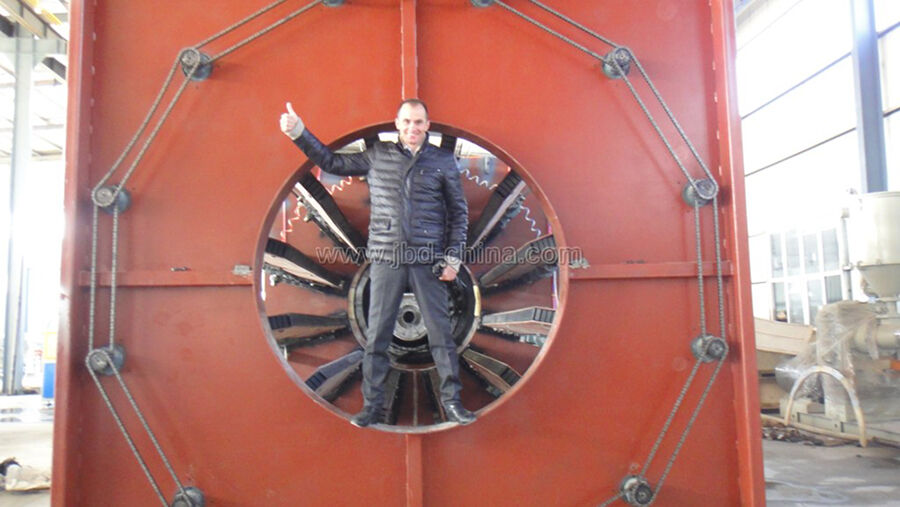 Машина для изготовления труб из полиэтилена высокой плотности 1600 одобрена заказчиком