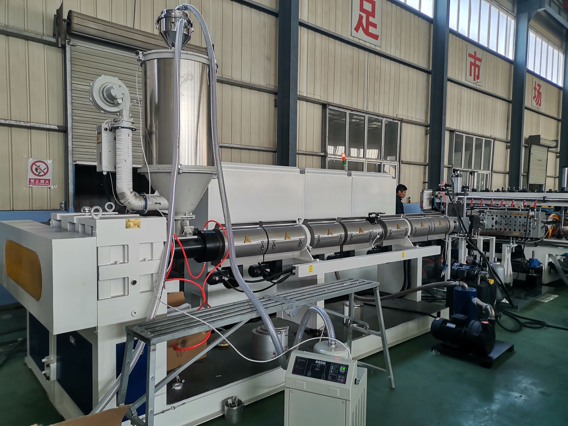 Экструзионная линия для производства листов сотового из полипропилена