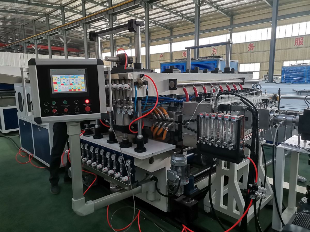 экструзионная линия  для производства листов сотов