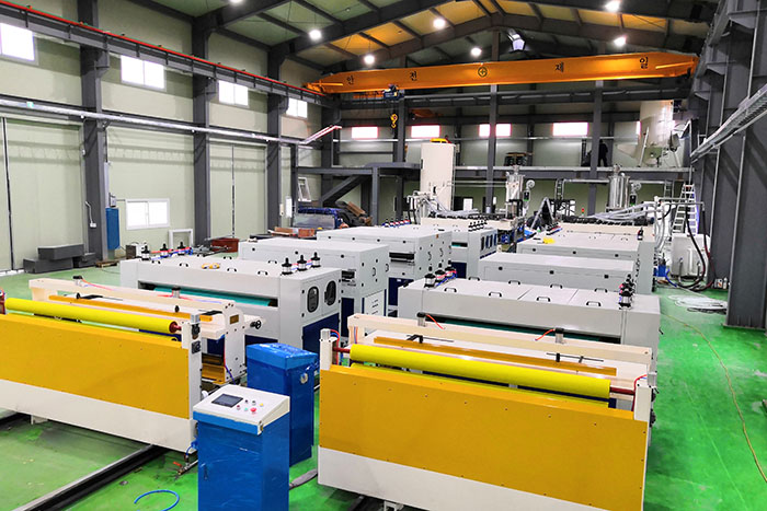 Линия по производству полых сетчатых листов из полиэтилена, полипропилена, поликарбоната