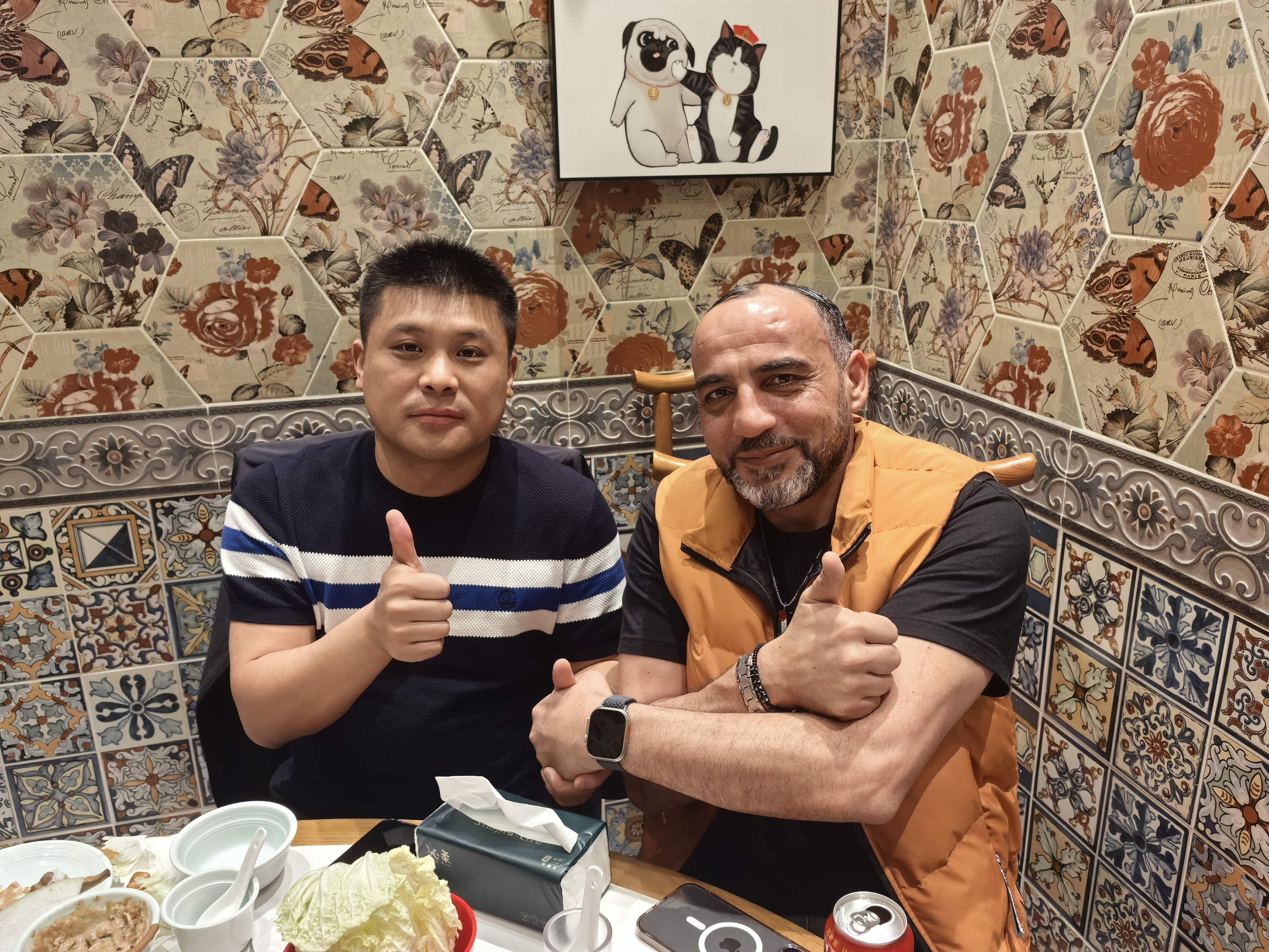 Os clientes palestinos visitaram a fábrica, tiveram jantares amigáveis e se divertiram em família. Os clientes palestinos visitaram a fábrica, tiveram jantares amigáveis e se divertiram em família.