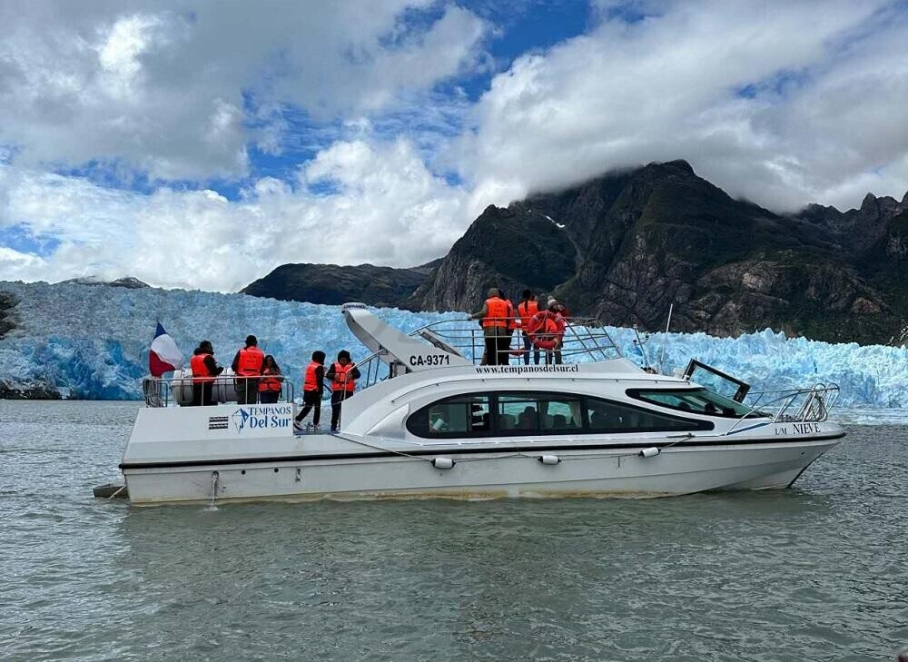 13.8m Passenger Boat at the Chile