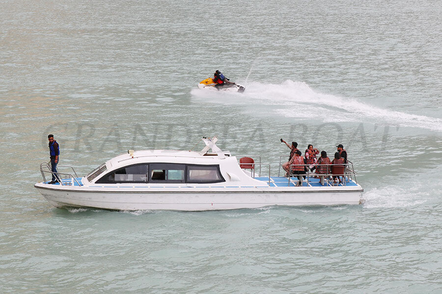 China 11.8m GRP 20 Passenger Inboard Diesel Engine Ferry Boat for Sale