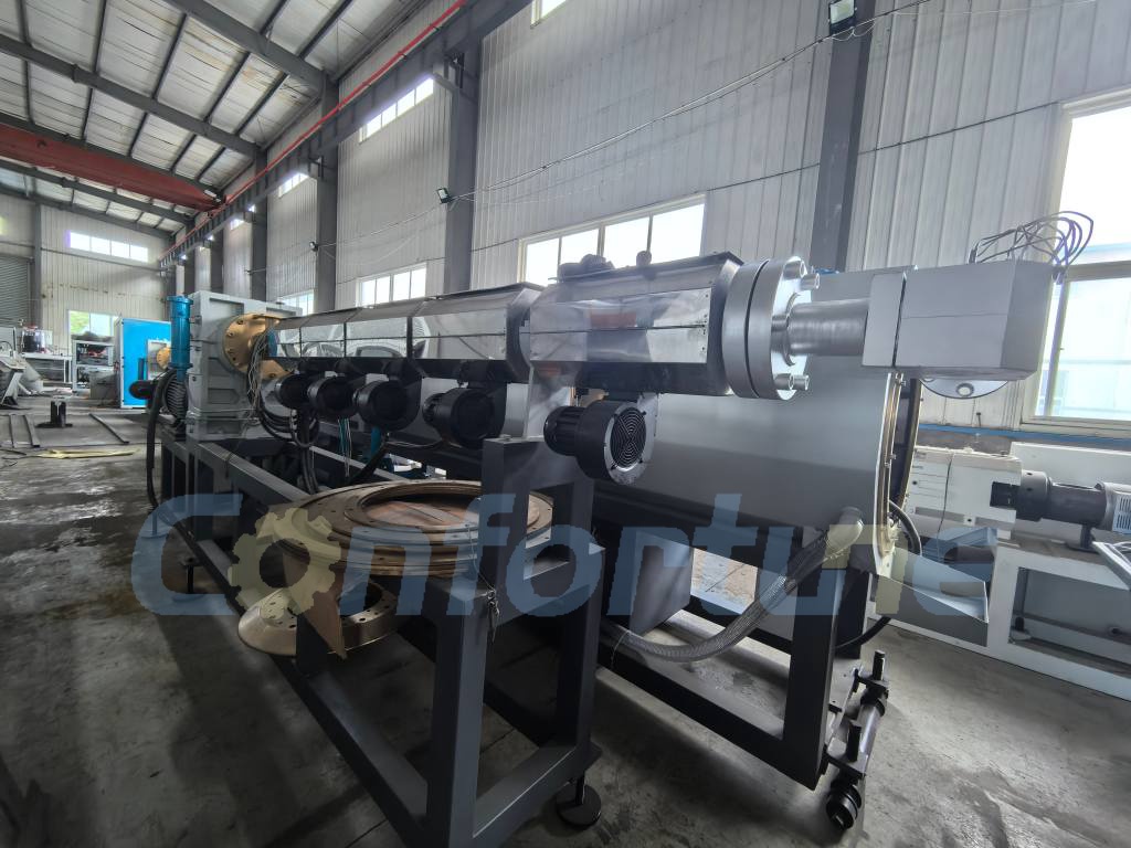 Линия для производства трехслойных коэкструзионных труб из HDPE диаметром 450–800 мм