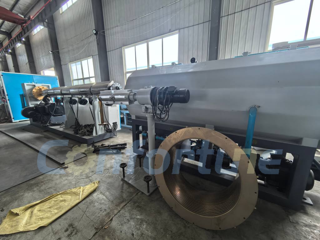 Линия для производства трехслойных коэкструзионных труб из HDPE диаметром 450–800 мм