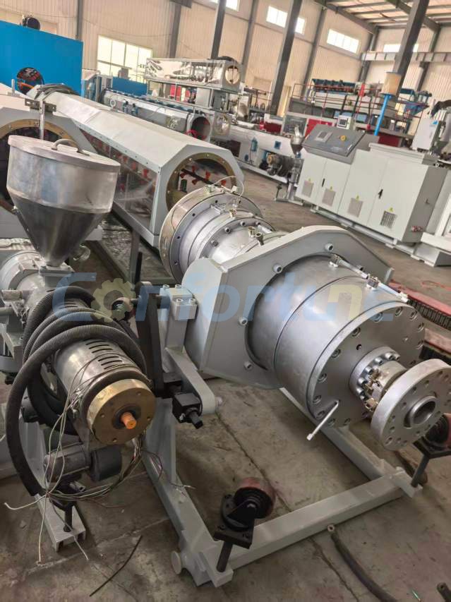 Производственная линия JWELL для соэкструзии трёхслойных труб из HDPE диаметром 200–500 мм