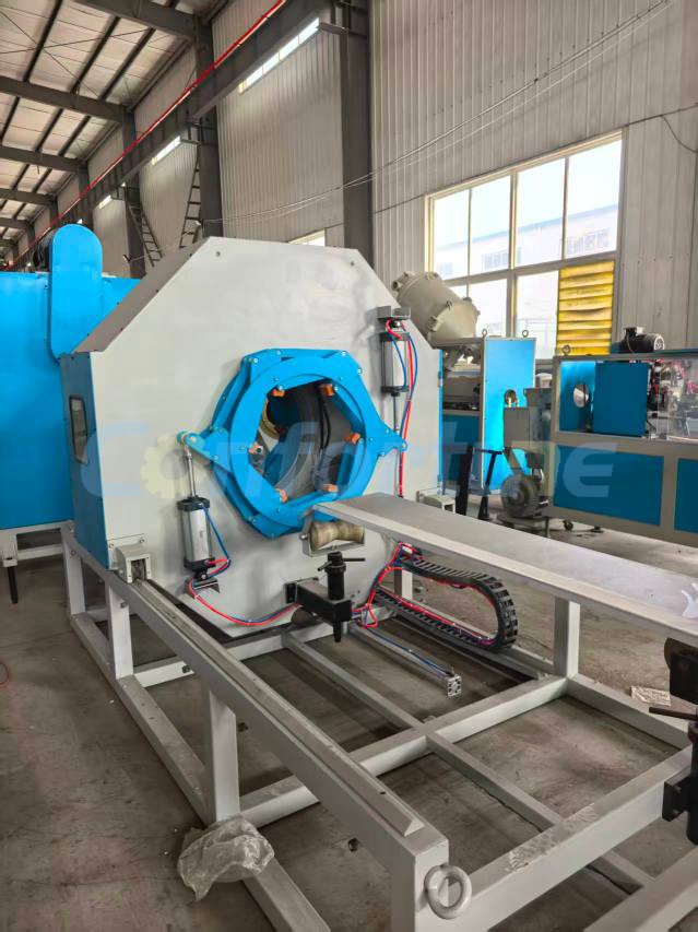 Производственная линия JWELL для соэкструзии трёхслойных труб из HDPE диаметром 200–500 мм