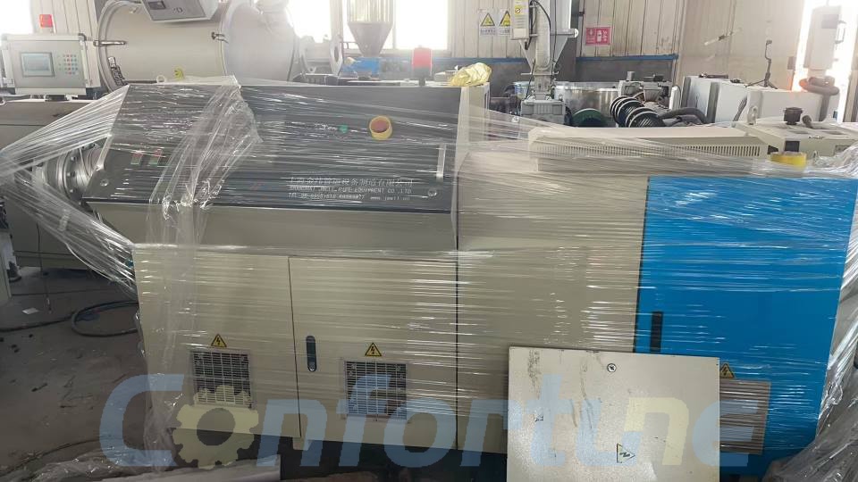 Бывшая в употреблении 3-слойная линия соэкструзии труб из HDPE диаметром 20–110 мм, JWELL Бывшая в употреблении 3-слойная линия соэкструзии труб из HDPE диаметром 20–110 мм, JWELL