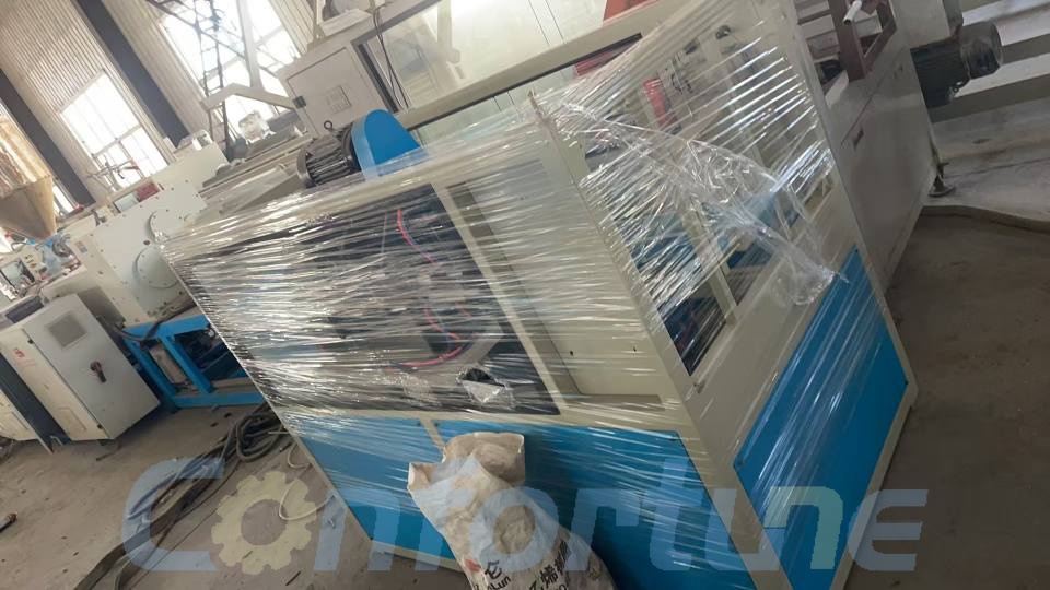 Бывшая в употреблении 3-слойная линия соэкструзии труб из HDPE диаметром 20–110 мм, JWELL