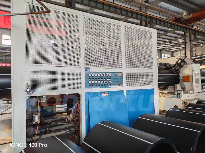 Экструзионная линия JWELL для производства трехслойных труб из HDPE методом соэкструзии, 630–1200 мм