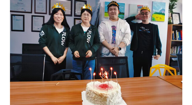 С Днем Рождения Глорию, Джесси, Итана и Гэвина