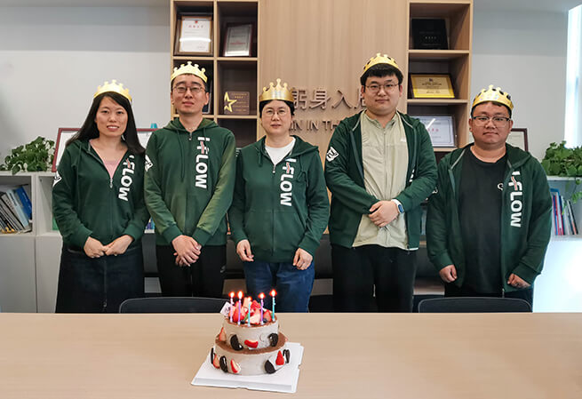 Поздравление с днем рождения в цветущем начале лета