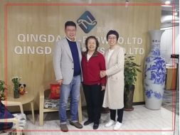 Доктор Ли Цзе, эксперт по менеджменту Drucker, в компанию за советом. Доктор Ли Цзе, эксперт по менеджменту Drucker, в компанию за советом.