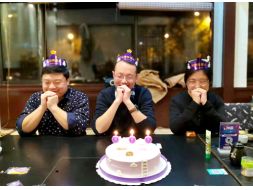 С Днем Рождения #Эрика, #Амелии и #Джима. С Днем Рождения #Эрика, #Амелии и #Джима.