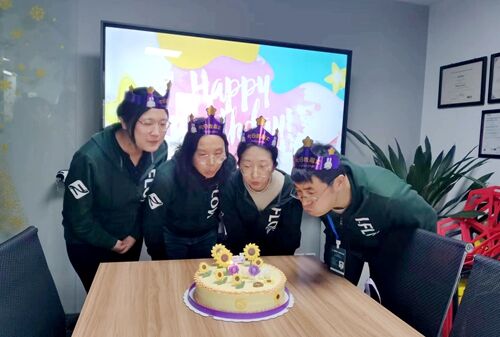 С Днем Рождения, Амелия, Кэрол, Джейсон и Черри С Днем Рождения, Амелия, Кэрол, Джейсон и Черри